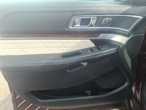 Used 2018 Ford Explorer Platinum image 11