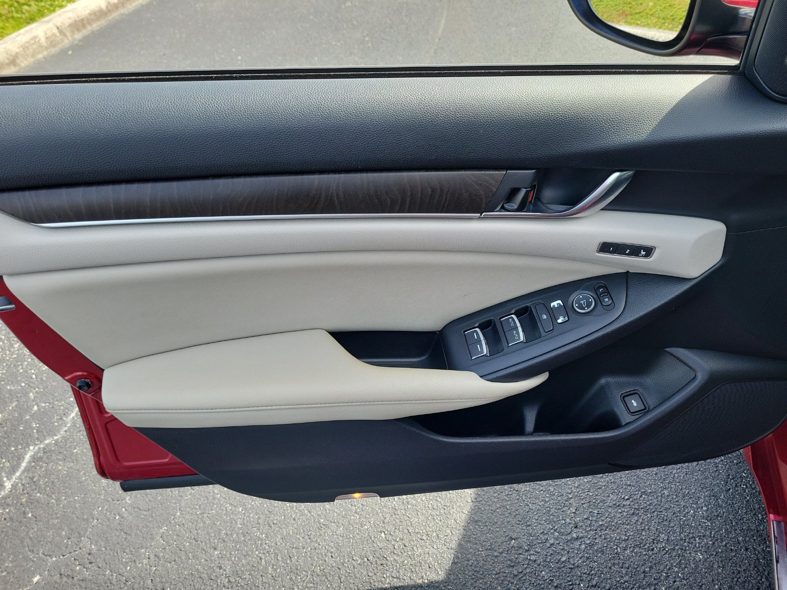 Used 2019 Honda Accord Touring image 13