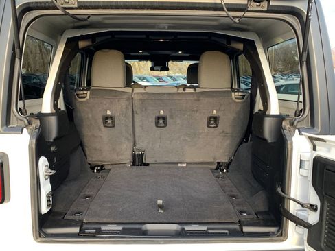 Used 2025 Jeep Wrangler Sport S image 30