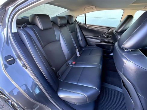 Used 2024 Lexus ES 300h F Sport image 19