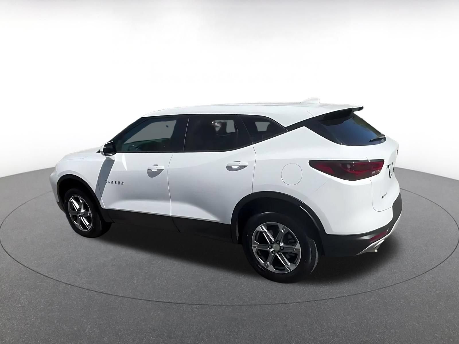 Used 2026 Chevrolet Blazer LT FWD image 9