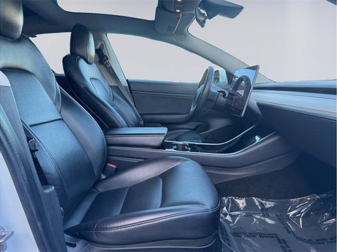 Used 2019 Tesla Model 3 Standard Range image 14