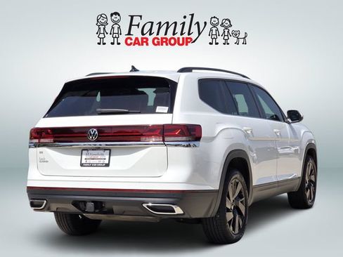 Used 2025 Volkswagen Atlas SE w/ Black Wheel Package FWD image 4