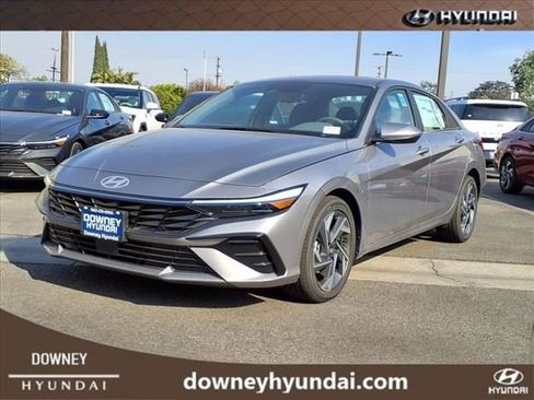 Used 2025 Hyundai Elantra SEL FWD image 1