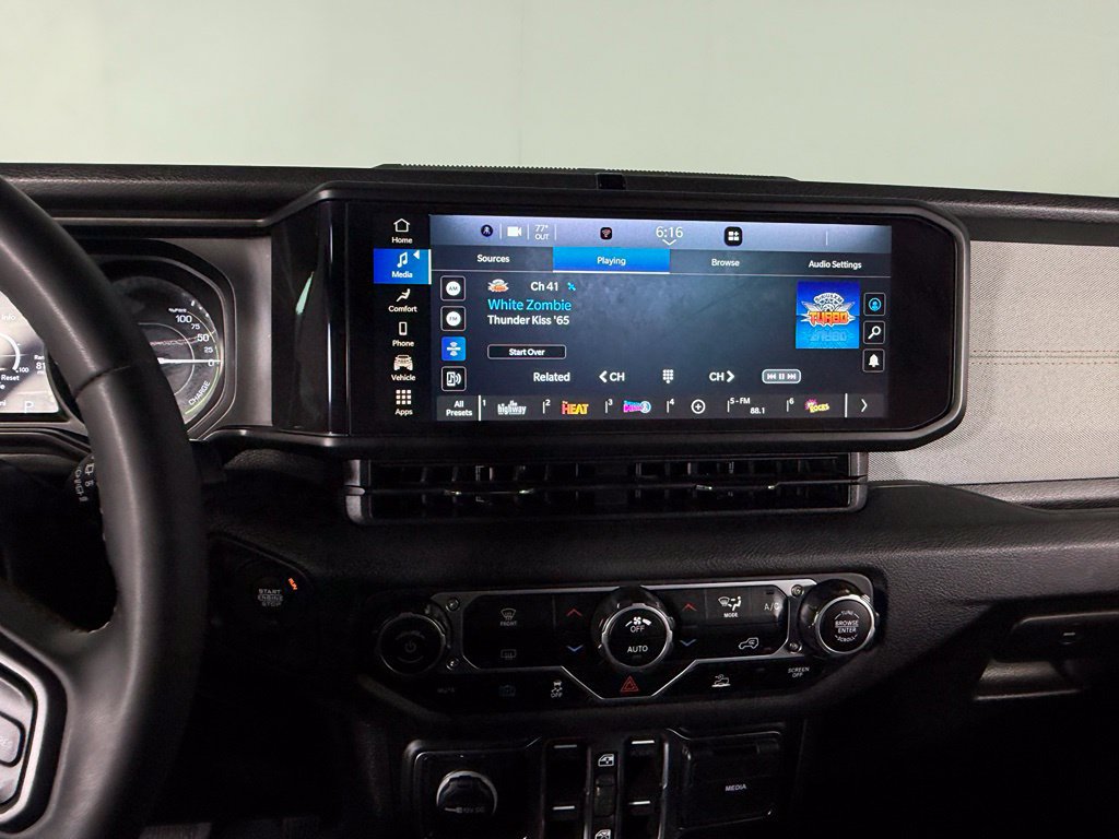 Used 2024 Jeep Wrangler Unlimited AWD/4WD image 17