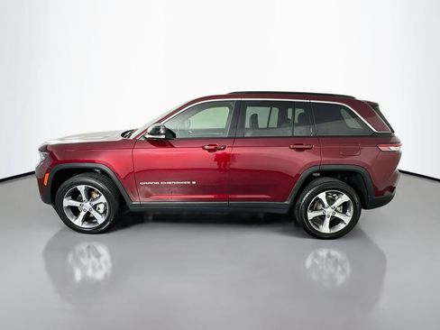 Used 2025 Jeep Grand Cherokee Limited AWD/4WD image 4
