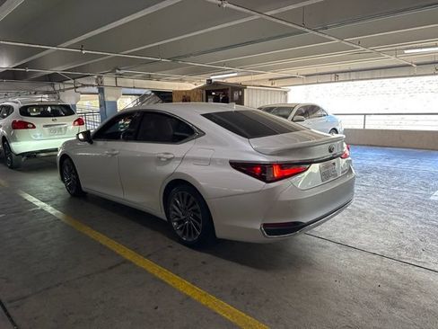 Used 2024 Lexus ES 300h Ultra Luxury w/ Accessory Package (Z2) FWD image 5