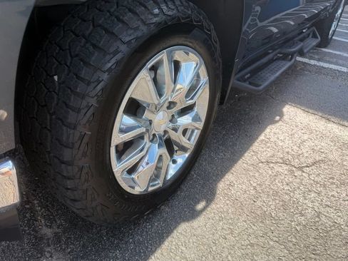 Used 2022 Chevrolet Silverado 1500 LT AWD/4WD image 9
