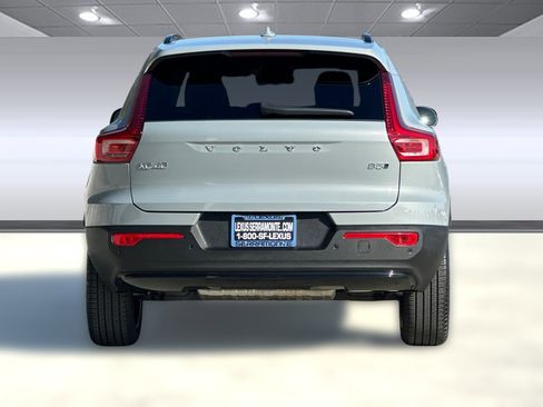 Used 2025 Volvo XC40 B5 Ultra w/ Climate Package image 9