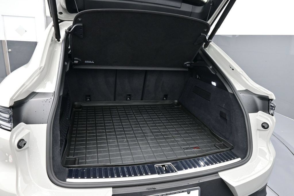 Certified 2024 Porsche Cayenne Coupe AWD/4WD image 16