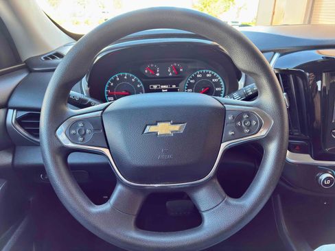 Used 2019 Chevrolet Traverse LS FWD image 18
