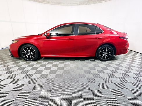 Used 2023 Toyota Camry SE w/ Cold Weather Package FWD image 6