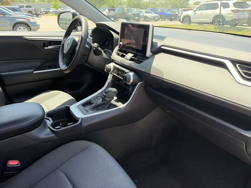 Used 2024 Toyota RAV4 XLE AWD/4WD image 16