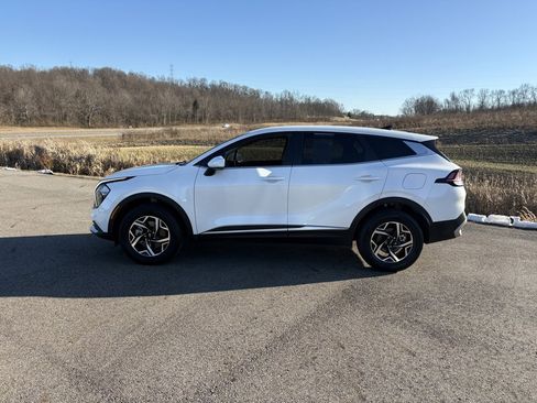 Used 2023 Kia Sportage LX image 2
