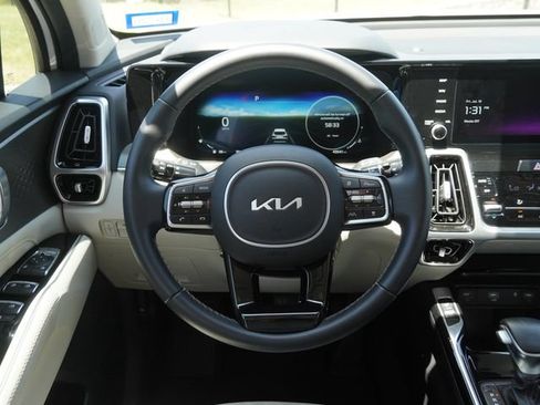 Used 2023 Kia Sorento SX AWD/4WD image 14