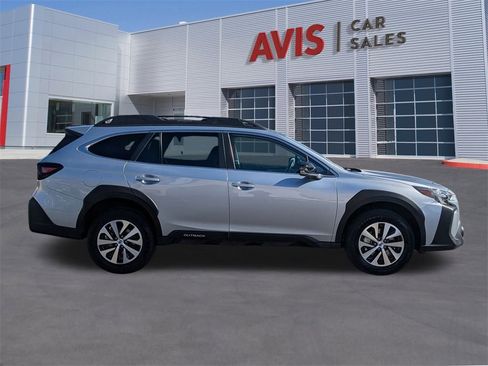 Used 2025 Subaru Outback Premium image 5