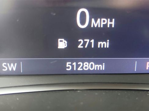 Used 2024 GMC Terrain SLT image 23