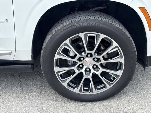 Used 2025 GMC Yukon Denali w/ Denali Reserve Package AWD/4WD image 10