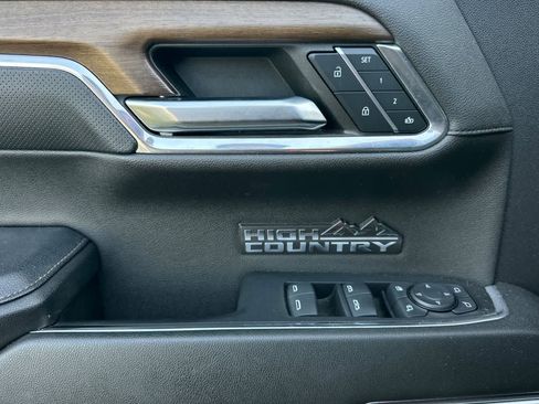 Used 2023 Chevrolet Silverado 1500 High Country w/ High Country Premium Package AWD/4WD image 15