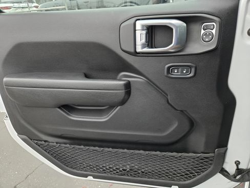 Certified 2022 Jeep Gladiator Sport image 19