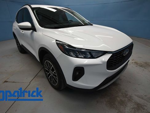 Used 2025 Ford Escape SE FWD image 1