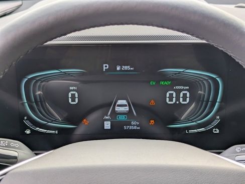 Used 2023 Kia Niro EX image 14