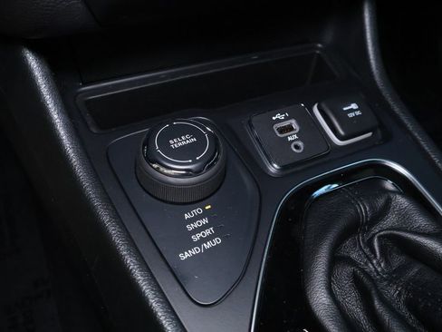 Used 2019 Jeep Cherokee Limited w/ Luxury Group image 33