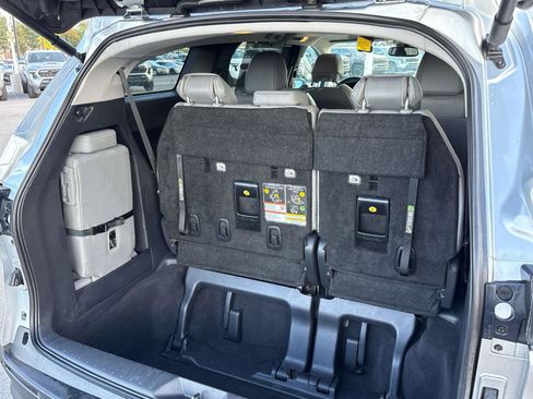 Used 2025 Toyota Sienna XLE FWD image 14