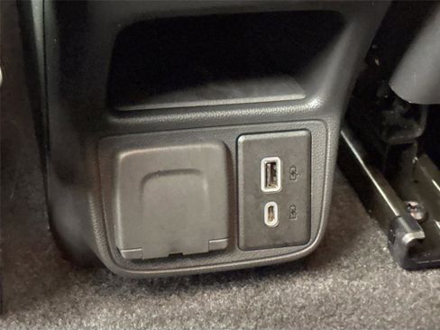 Used 2023 Chevrolet TrailBlazer RS w/ Convenience Package image 36