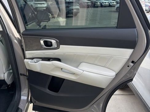 Certified 2025 Kia Sorento SX image 32