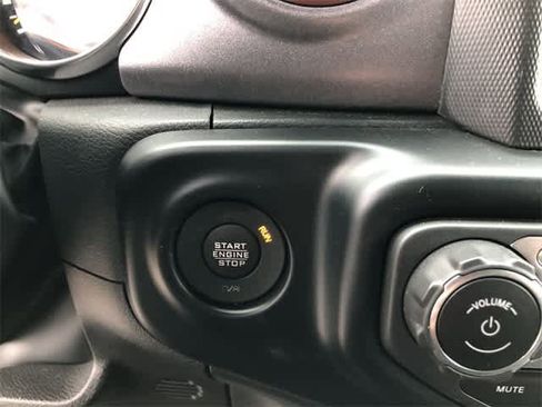 Used 2023 Jeep Gladiator Mojave image 18