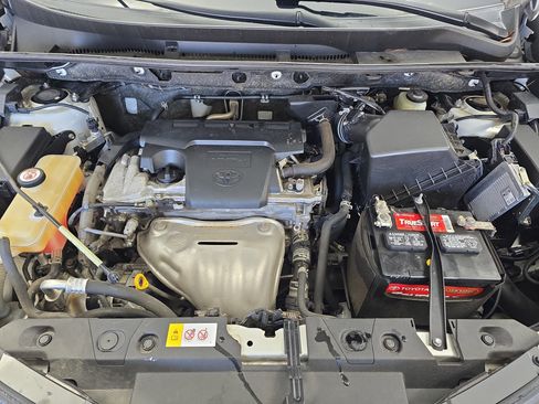 Used 2018 Toyota RAV4 LE image 27