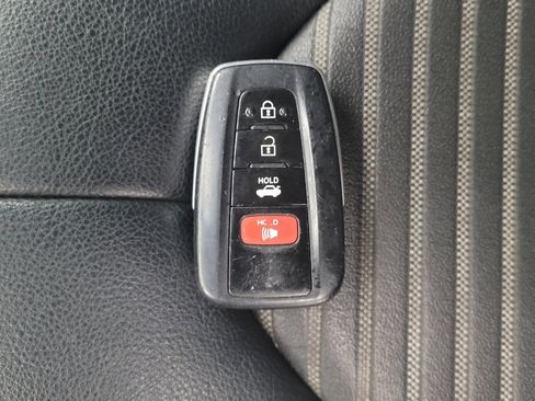 Used 2019 Toyota Camry SE w/ Convenience Package image 32