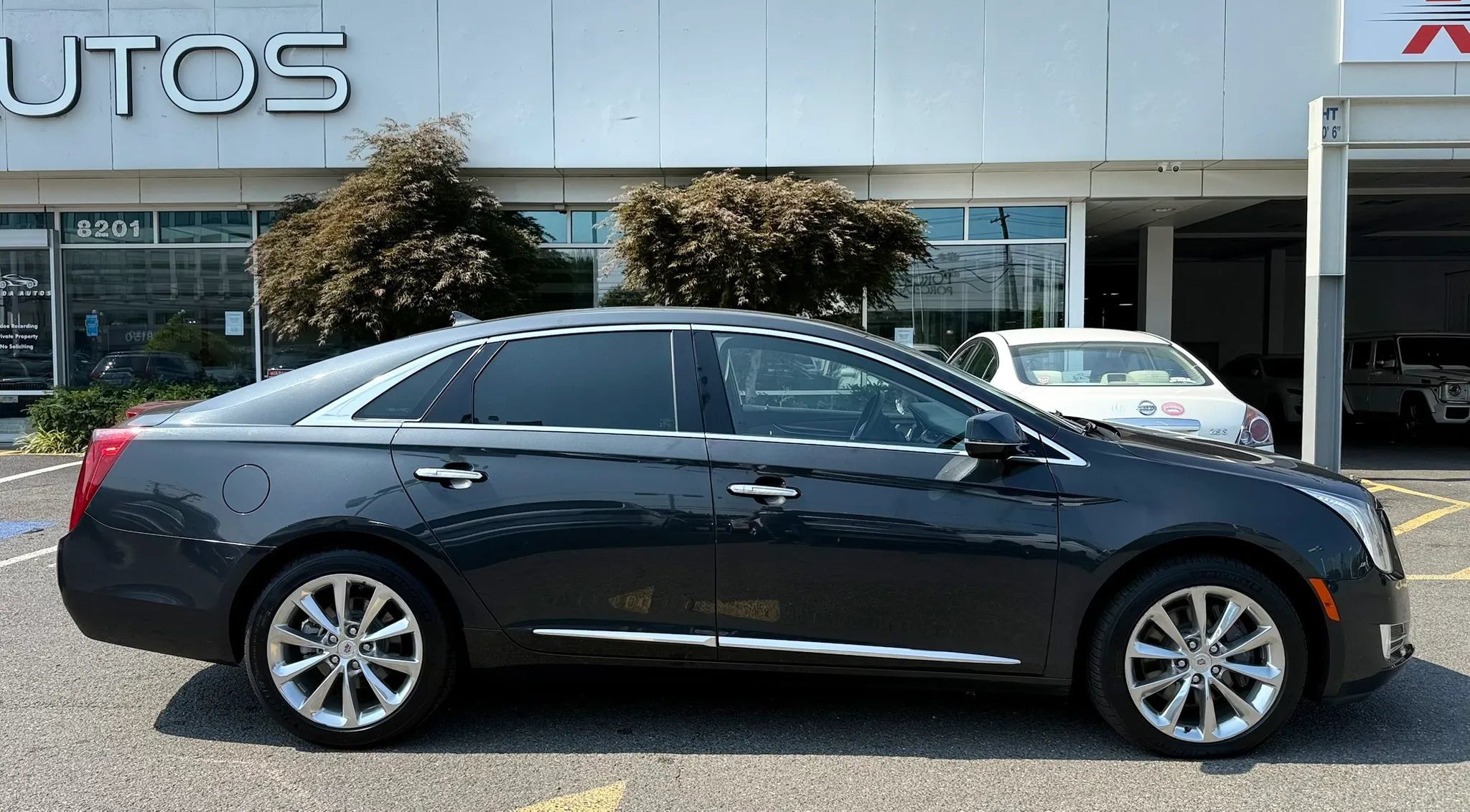 Used 2013 Cadillac XTS Luxury w/ Driver Awareness Package FWD image 8