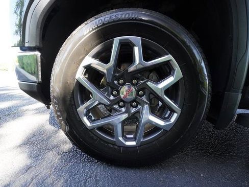 Used 2024 GMC Sierra 1500 SLT w/ SLT Premium Plus Package AWD/4WD image 43