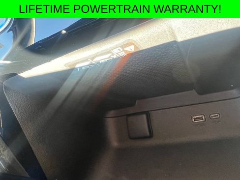 Used 2025 Chevrolet Traverse LT FWD image 12