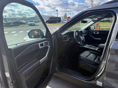 Used 2023 Ford Explorer XLT w/ Equipment Group 202A image 10