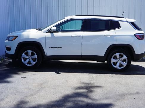Used 2021 Jeep Compass Latitude w/ Convenience Group AWD/4WD image 3