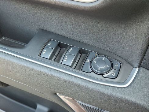 Used 2025 Chevrolet Silverado 1500 LT image 25