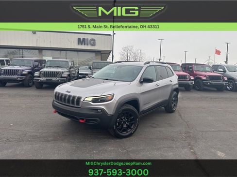 Used 2022 Jeep Cherokee Trailhawk w/ Comfort/Convenience Group image 1