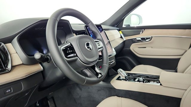 Used 2026 Volvo XC90 B6 Plus w/ Protection Package Premier AWD/4WD image 12