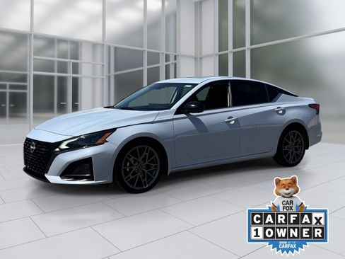 Certified 2023 Nissan Altima 2.0 SR FWD image 2