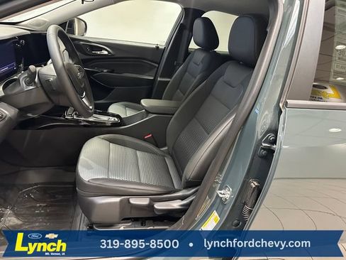 New 2026 Chevrolet Trax LT w/ Sunroof Package FWD image 5