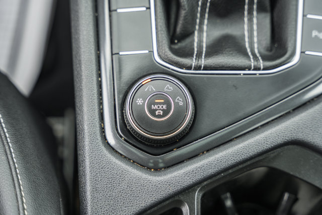 Used 2022 Volkswagen Tiguan SE R-Line AWD/4WD image 33