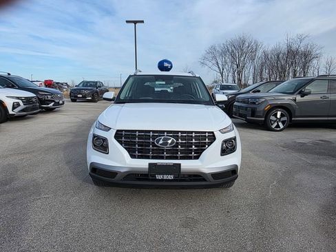 Certified 2025 Hyundai Venue SEL image 2