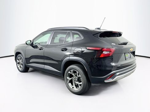 Used 2025 Chevrolet Trax LT FWD image 5