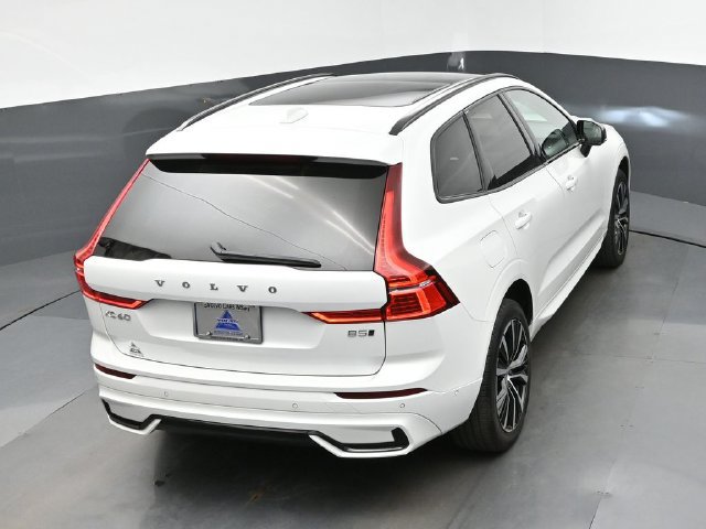 Used 2024 Volvo XC60 B5 Plus AWD/4WD image 21