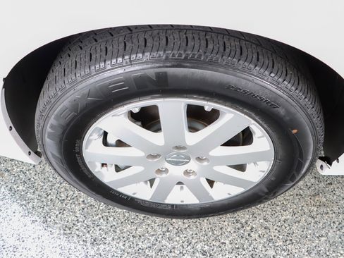 Used 2014 Chrysler Town & Country Touring image 11