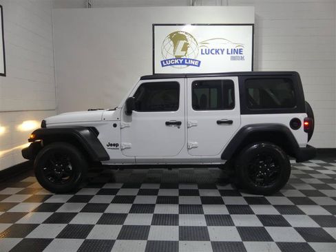 Used 2022 Jeep Wrangler Unlimited Sport AWD/4WD image 7