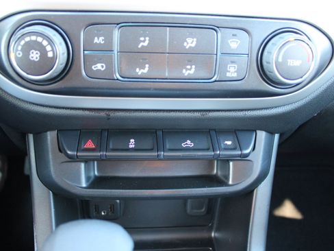 Used 2022 Chevrolet Colorado LT w/ LT Convenience Package image 21